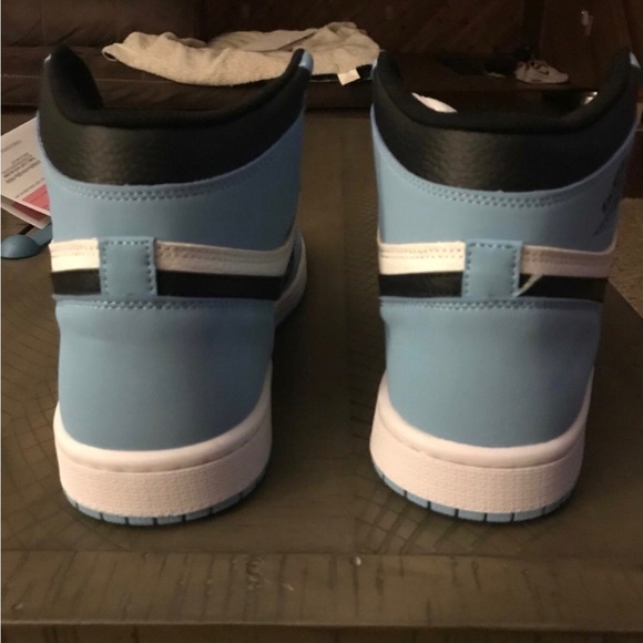 Jordan 1 University Size 11 New - Picture 4 of 6
